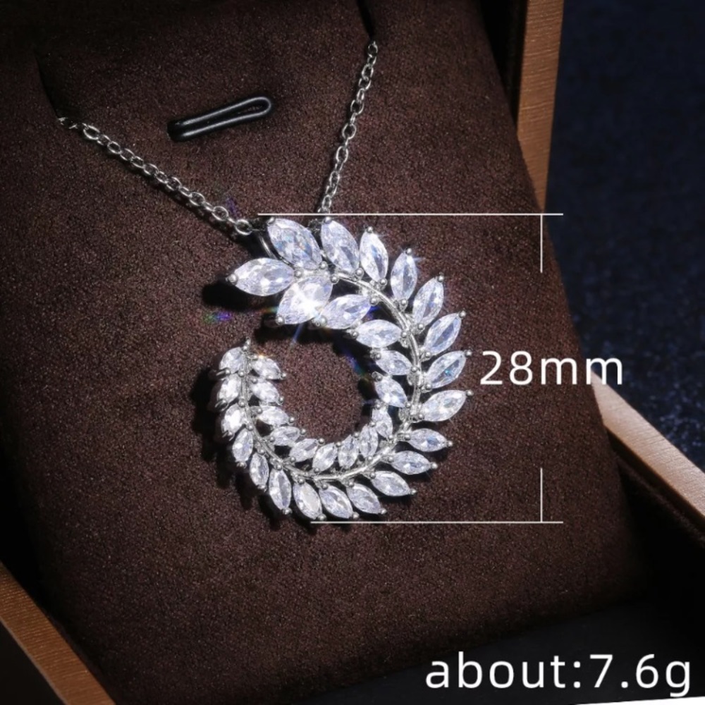 Rhinestone Big Platinum Plated Necklace - Picture 5 of 5